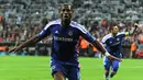 Didier Drogba. Striker Pantai Gading kelahiran 11 Maret 1978 ini menempati urutan pertama dengan mencetak 44 gol untuk 3 klub yang dibelanya, Marseille, Chelsea dan Galatasaray. Bersama Chelsea meraih 1 trofi Liga Champions, yaitu pada musim 2011/12. (AFP/Patrik Stollarz)