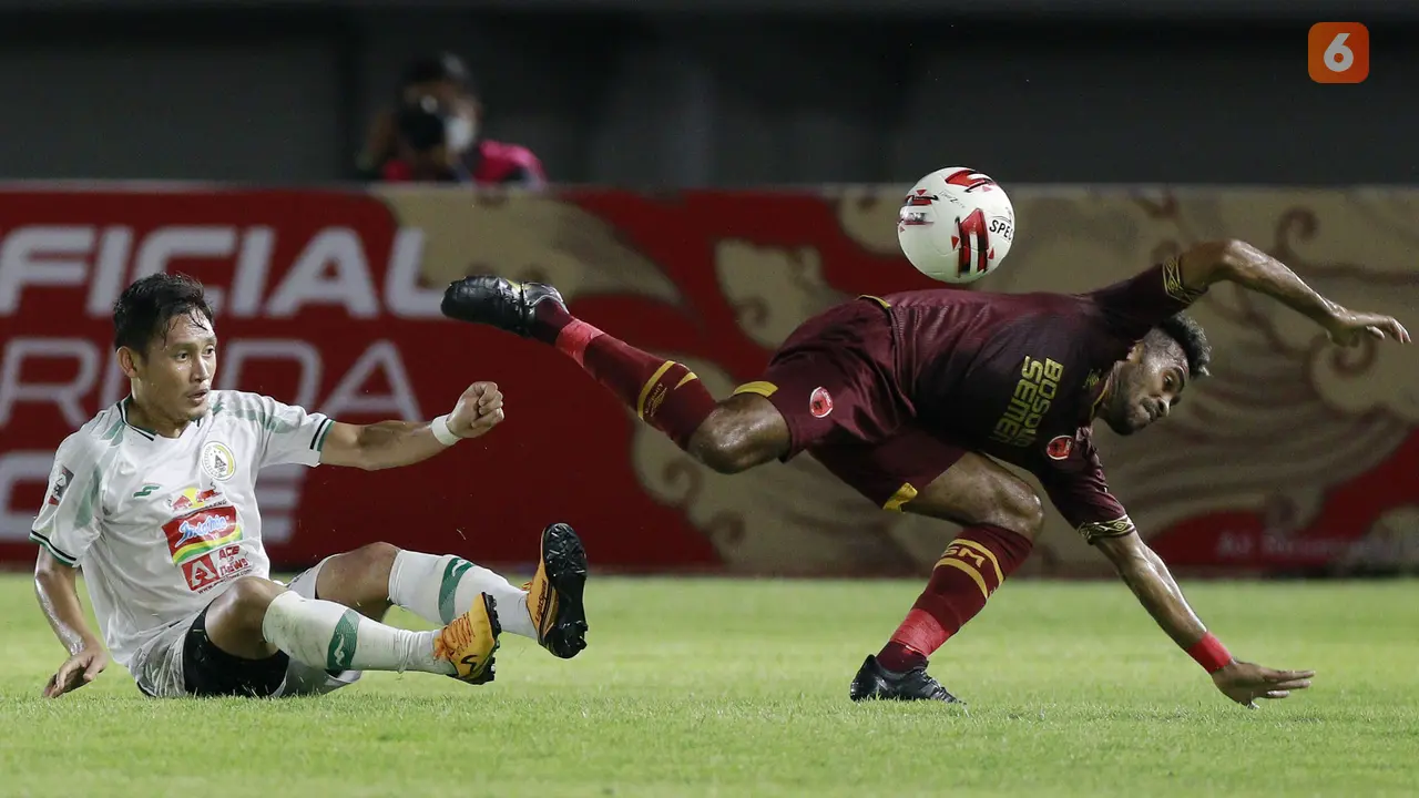 FOTO: Irfan Jaya Bawa PS Sleman Unggul di Babak Pertama saat Melawan PSM Makassar