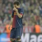 Lionel Messi tertunduk usai timnya menelan kekalahan 0-4 saat melawan Bayern Munchen pada leg pertama semifinal Liga Champions musim 2012/13 di Allianz Arena, Munich. (AFP/Christof Stache)