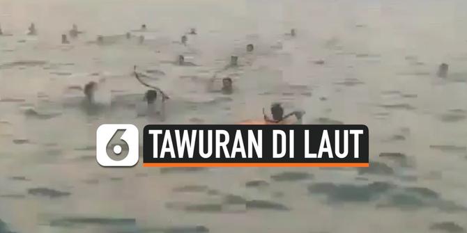 VIDEO: Viral Tawuran dengan Senjata Tajam di Laut