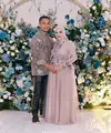 Zaskia Gotik kembali mencuri perhatian di momen bahagianya, yakni acara tasyakuran 7 bulanan kehamilannya. Dalam acara yang dipenuhi suasana syukur dan kehangatan, Zaskia tampil anggun dengan balutan busana rancangan desainer ternama, Gita Orlin. [@zaskia_gotix].