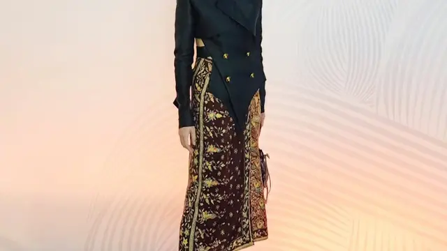 Potret Dian Sastro Kenakan Batik di Berbagai Momen (credit: instagram/therealdisastr)