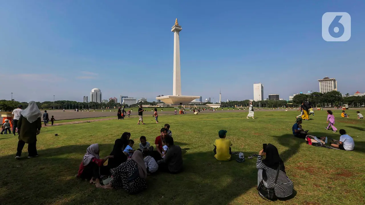 Kawasan Monas Ramai Dikunjungi Wisatawan