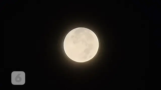 Memotret bulan dengan Kamera Zoom di Samsung Galaxy S20 Ultra