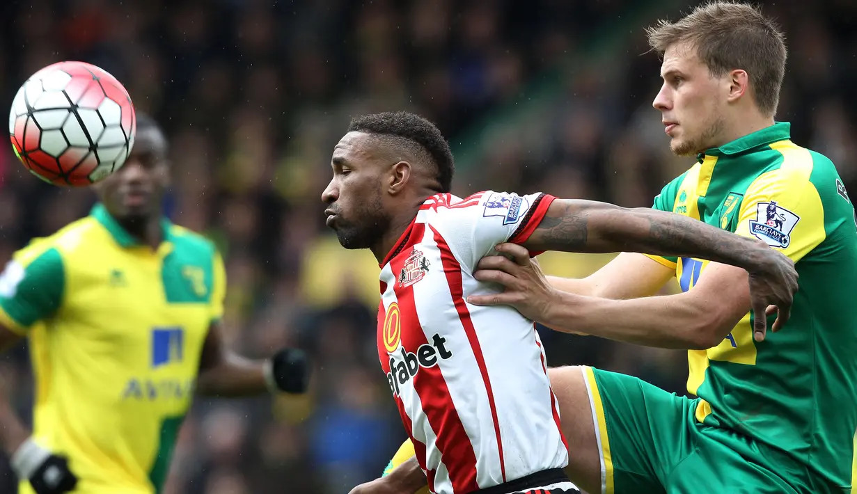 Jermain Defoe juga tampil dalam dua periode bersama Sunderland. Periode pertamanya berlangsung selama 3 musim mulai tengah musim 2014/2015 hingga 2016/2017 usai didatangkan dari Toronto FC. Sementara periode keduanya hanya berlangsung setengah musim mulai pertengahan musim 2021/2022 usai didatangkan dari Glasgow Rangers. Sunderland akhirnya menjadi klub terakhir sepanjang kariernya usai memutuskan pensiun pada 24 Maret 2022. (AFP/Lindsey Parnaby)