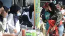 Petugas Badan Pengawasan Obat dan Makanan (BPOM) mensosialisasikan kepada warga jenis makanan dan produk kosmetik saat peringatan HUT ke-18 BPOM di Sarinah, MH Thamrin, Jakarta, Minggu (10/2). (Merdeka.com/Iqbal S. Nugroho)