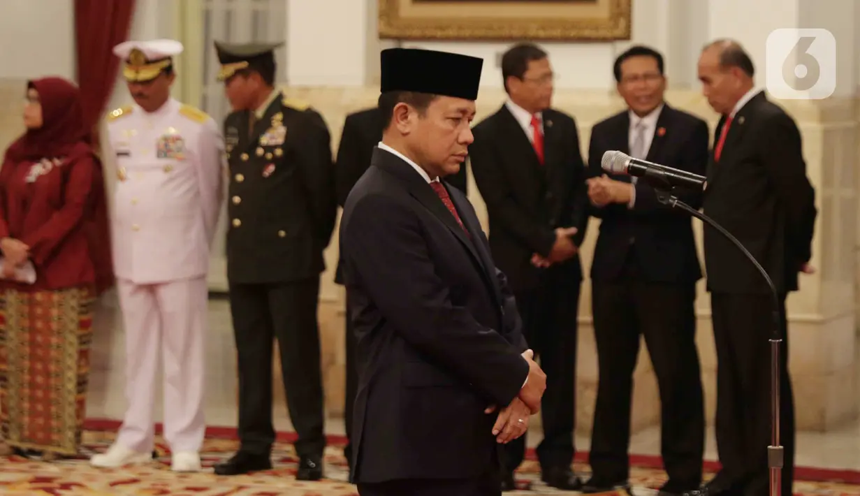 Laksamana Madya TNI Aan Kurnia saat dilantik sebagai Kepala Badan Keamanan Laut (Bakamla) di Istana Negara, Jakarta, Rabu (12/2/2020). Aan Kurnia resmi menjabat Kepala Bakamla berdasarkan Keppres Nomor 17/TPA/2020 tentang Pemberhentian dan Pengangkatan Kepala Bakamla. (Liputan6.com/Faizal Fanani)