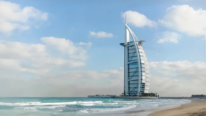 Sensasi Liburan Mewah di Dubai yang Membuat Takjub, Ada Yoga di Bawah Laut! (Maverick)