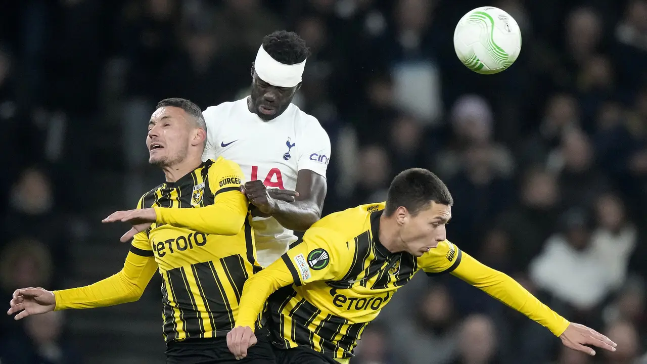 Foto: Melihat Kembali Aksi Antonio Conte dari Pinggir Lapangan, Debut Manis Bersama Tottenham Hotspur