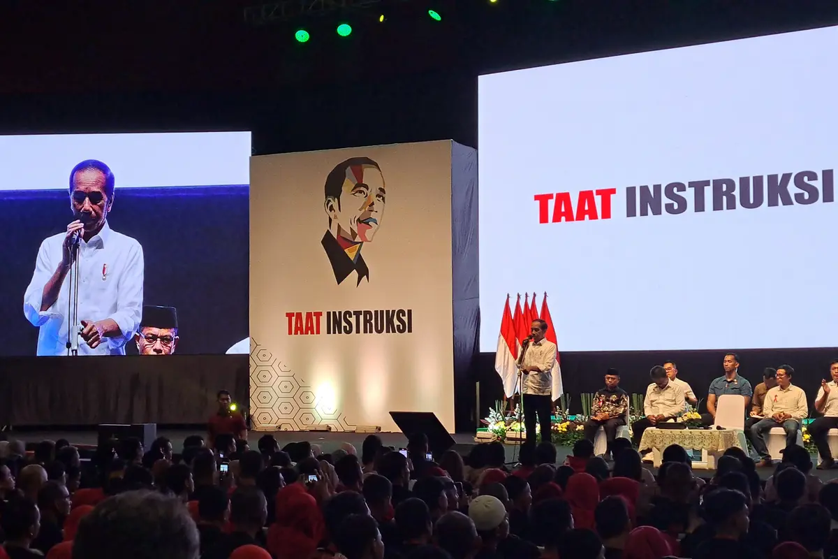 Presiden Joko Widodo atau Jokowi saat menghadiri Konsolidasi Nasional Jaringan Relawan Alap-Alap Jokowi di Sentul International Convention Center (SICC) Bogor, Sabtu (7/10/2023).
