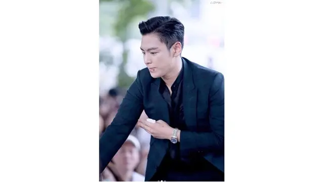 Kelabuhi Awak Media, Ini 7 Potret T.O.P Big Bang Saat Temui Fans Usai Wamil