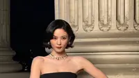 Kim Yoo Jung Tampil Cantik Maksimal di Paris