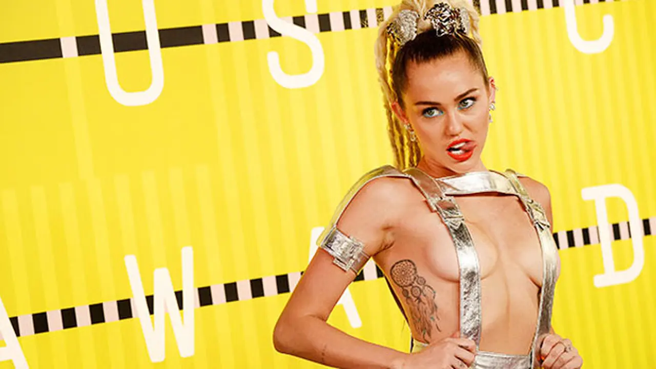 [Bintang] Miley Cyrus