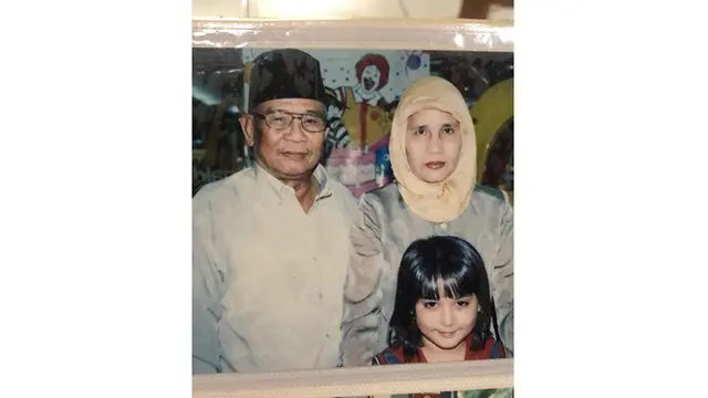 6 Potret Transformasi Juwita Bahar, dari Kecil Hingga Kini