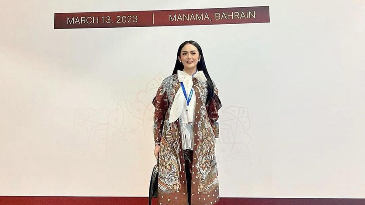 6 Model Blazer Batik, Tampil Elegan dan Fashionable di 2025