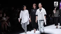 Kevin Kumala membuat panggung JFW 2018 lebih menarik dengan rancangan dari Bioplastics.