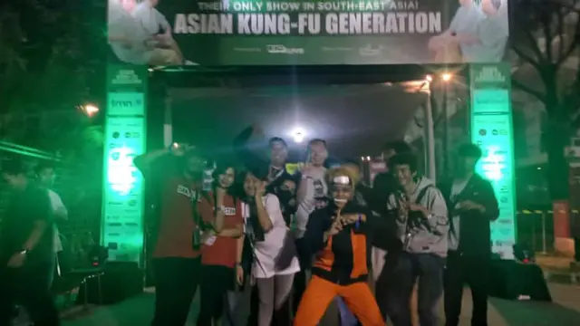 Fans Nonton Asian Kung-Fu Generation di Jakarta