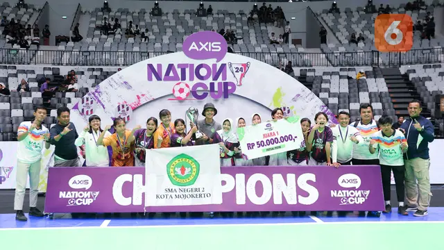 Tim futsal putri SMAN 2 Mojokerto berhasil menjadi kampiun AXIS Nation Cup 2024