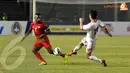 Boaz Salossa (nomor 7) berhasil mencetak gol ke gawang Cina pada menit 68 yang menjadikan pertandingan harus berakhir imbang 1-1 (Liputan6.com/Helmi Fithriansyah)