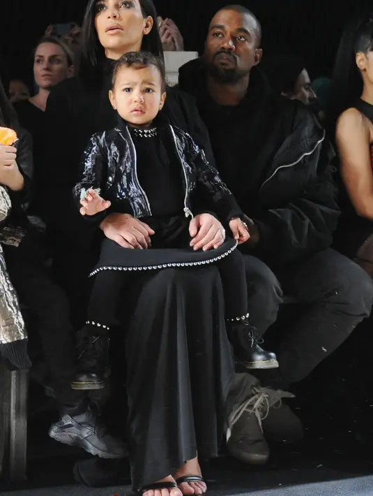 "Jika Kim dan Kanye ingin membuat video porno lagi, tentu saja akan memperoleh keuntungan yang sangat besar," ujar Steve Hirsch pada Radaronline. (AFP/Bintang.com)