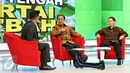 Ketua Umum PPP hasil Muktamar Jakarta, Djan Faridz (tengah) dan Waketum PPP hasil Muktamar Jakarta Humphrey Djemat (kanan) hadir dalam diskusi bertajuk 'Jalan Tengah Partai Ka'bah' di Jakarta, Minggu (24/1/2016). (Liputan6.com/ Immanuel Antonius)