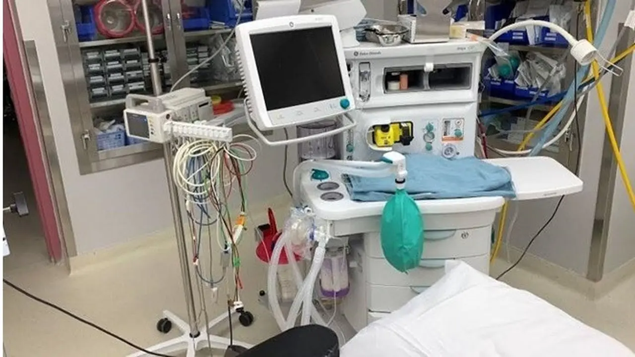 His family removes the ventilator to turn on the air conditioner, this Corona patient dies