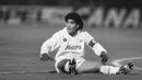 1. Diego Maradona - Legenda Argentina ini adalah pemain yang paling dipuja publik Naples. Pada era nya lah Napoli berhasil meraih dua kali Scudetto yaitu tahun 1986-1987, 1989-1990. (AFP/STR)