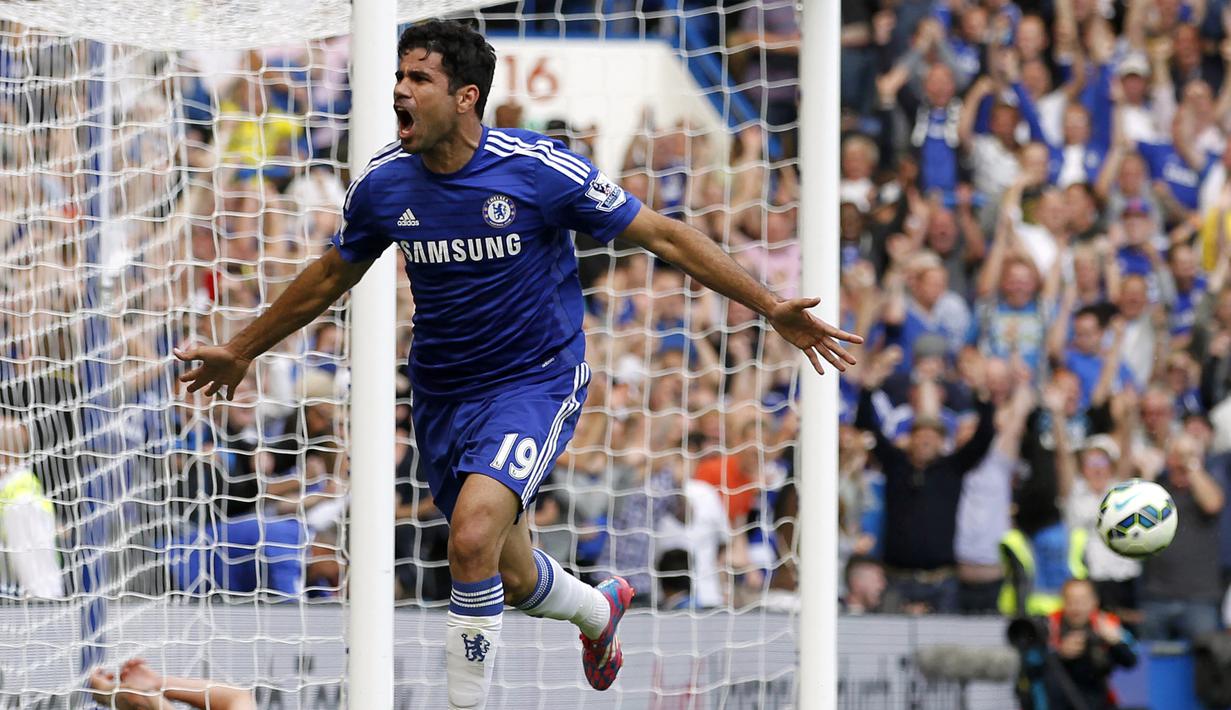 Diego Costa. Striker Spanyol berusia 33 tahun yang sejak Januari 2022 berstatus tanpa klub usai meninggalkan Atletico Mineiro ini didatangkan Chelsea dari Atletico Madrid pada awal musim 2014/2015 dengan nilai transfer 38 juta euro. Ia langsung tampil tajam di musim pertamanya di Liga Inggris dengan mencetak 20 gol dan 3 assist. Bertahan hingga tengah musim 2017/2018 ia total tampil dalam 120 laga di semua ajang dengan torehan 58 gol dan 24 assist. (AFP/Ian Kington)