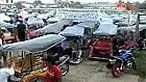 Ratusan tukang becak motor (bentor) berunjuk rasa untuk menuntut kepada pemerintah supaya diberikan izin angkutan. 