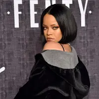 Sejak berpisah dari Chris Brown, Rihanna memang belum lagi tersiar menjalin hubungan dengan pria lain, dan karena itulah Chris terus menghubunginya dan berusaha mengajaknya untuk kembali bersama dirinya. (AFP/Bintang.com)