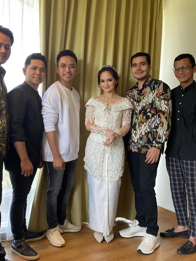 6 Momen Pernikahan Angelica Simperler dan Rico Hidros Daeng, Berlangsung Khidmat