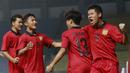 <p>Pemain Timnas Laos U-19 merayakan gol pertama timnya yang dicetak oleh Peeter Phanthavong saat laga semifinal Piala AFF U-19 2022 melawan Timnas Thailand U-19 yang berlangsung di Stadion Patriot Candrabhaga, Bekasi, Rabu (13/07/2022). (Bola.com/M Iqbal Ichsan)</p>