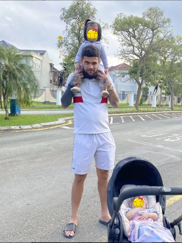 Jadi Ayah Dua Anak, Ini 6 Potret Diego Michiels saat Momong Buah Hati