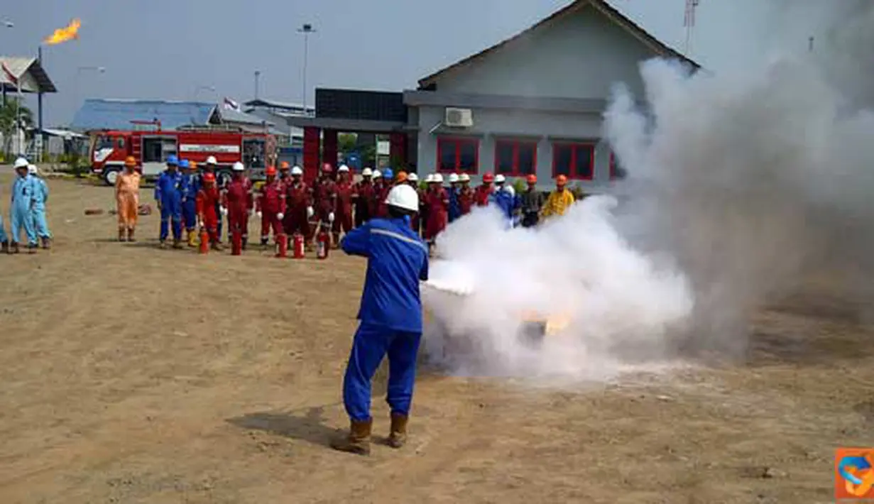 Citizen6, Tambun: Kabar yang mengguncang pertamina, tidak menyurutkan semangat pekerja  PT Pertamina EP Region Jawa Field Tambun dalam meningkatkan aspek Health, Safety, Environment (HSE). (Pengirim: Daud Yuliawan) 
