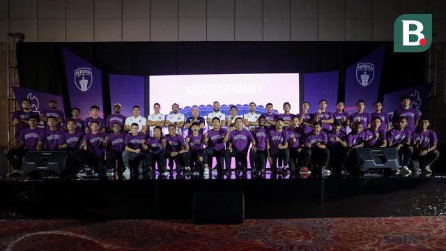 Foto: Persita Tangerang Pamerkan Seragam Anyar untuk Mengarungi BRI Liga 1 Musim 2022 / 2023