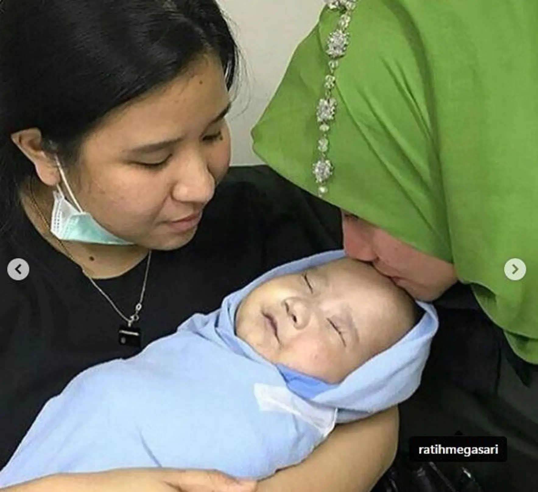 Meisya Siregar berduka atas meninggalnya bayi Adam Fabumi (Instagram/@meisya_siregar)