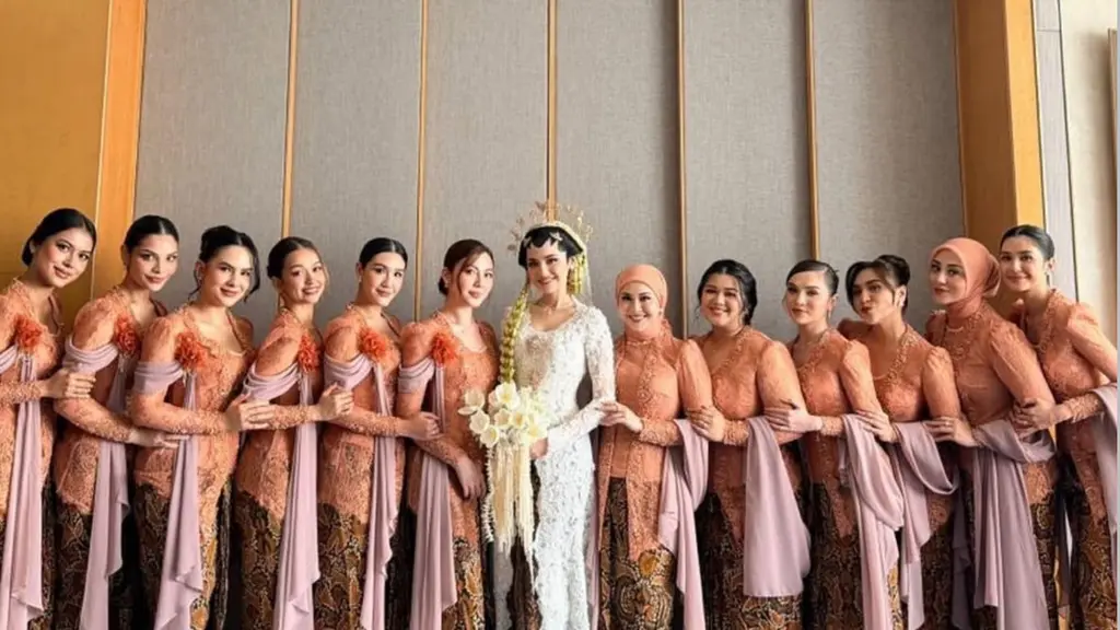 Para Bridesmaid Syifa Hadju saat Akad Nikah. [@tengkunadiraadn]