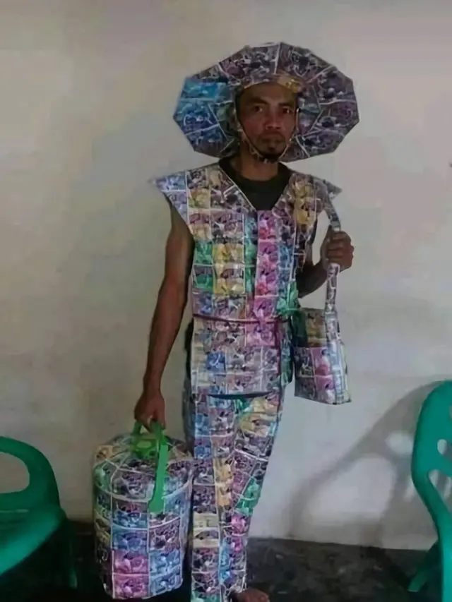 6 Potret Baju Nyentrik Para Penjual Makanan Ini Bikin Geleng Kepala