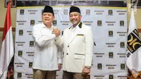 Bakal cagub dan cawagub Jawa Barat, Mayjen (Purn) Sudrajat dan Ahmad Syaikhu di kantor DPP PKS, Jakarta, Rabu (27/12). Partai Gerindra, PKS dan PAN sepakat mengusung Sudrajat dan Ahmad Syaikhu di Pilgub Jawa Barat. (Liputan6.com/Faizal Fanani)