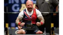 Mantan Prajurit, Michael Yule berteriak kegirangan usai meraih medali emas pada kejuaraan angkat besi kelas ringan di ajang Invictus Games di Orlando, Florida, (9/5/2016). (REUTERS/Carlo Allegri)