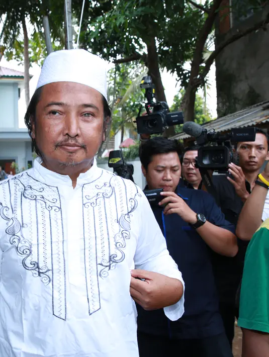 Kondisi yang memprihatinkan tidak membuat Marshanda malu pada ayahnya. Ia bangga bisa bertemu ayahnya setelah dua tidak ada jejaknya. (Deki Prayoga/Bintang.com)