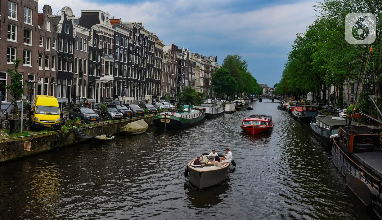 <p>Amsterdam mendapat julukan "Venesia Utara" berkat kanal-kanalnya yang menawan. (merdeka.com/Arie Basuki)</p>