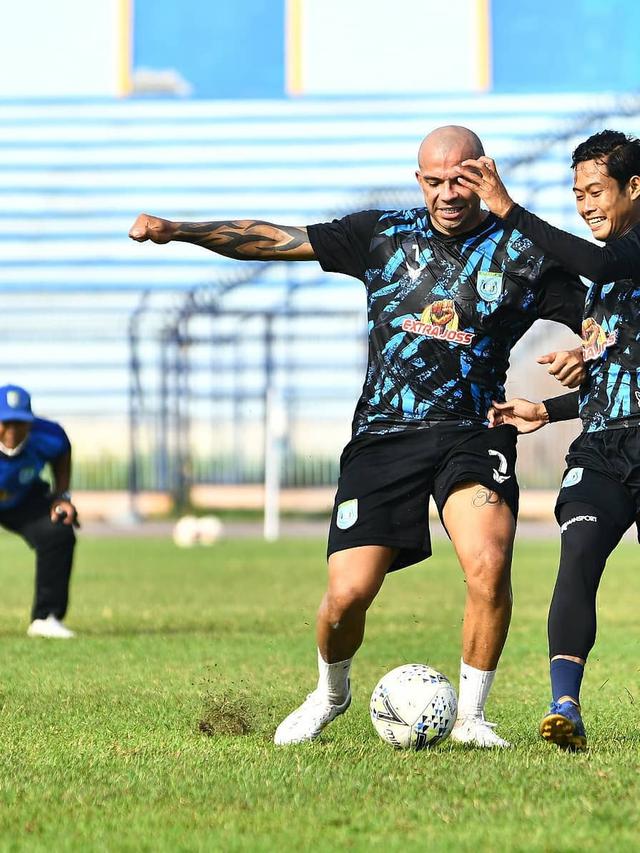 5 Potret Ivan Carlos Saat Latihan Bersama Tim, Striker Persela Lamongan