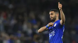 2. Riyad Mahrez - Manchester City akhirnya resmi mendatangkan gelandang sayap Leicester ini dengan harga 60 juta poundsterling. Transfer bintang Algeria ini memecahkan rekor transfer mantan klubnya, Leicester. (AFP/Lindsey Parnaby)