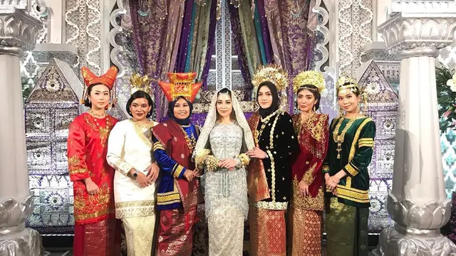 7 Potret Malam Bainai Nikita Willy, Penampilannya Curi Perhatian