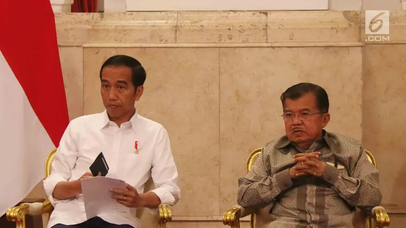 Presiden Joko Widodo (Jokowi) menegaskan akan menegur kementerian atau lembaga (K/L) yang menerbitkan aturan yang menyulitkan dunia usaha dan investasi.