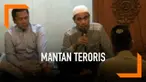 Sejumlah mantan narapidana kasus terorisme berkumpul di Yogyakarta hari Jumat (17/5). Mereka berdiskusi tentang berbagai macam isu keamanan jelang pengumuman hasil pemilu. Termasuk aksi polisi tangkap beberapa terduga teroris.