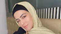 Sana Khan tampil lebih religius dan elegan usai menyatakan hijrah dan pensiun dari dunia hiburan (Dok.Instagram/@sanakhaan21/https://www.instagram.com/p/CFrN8A-A3Zt/Komarudin)