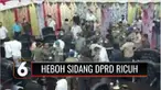 Sidang Paripurna DPRD Kabupaten Solok, Sumatra Barat, diwarnai keributan. Sebagian besar anggota dewan tak menginginkan rapat dipimpin Ketua DPRD yang tengah mendapat mosi tak percaya dari anggotanya.