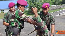 Citizen6, Surabaya: Sekitar 15 bintara Kodikmar Kobangdikal mengikuti Sustih Dikko Angkatan ke-16 TA. 2012 yang dibuka Komandan Pusat Pendidikan Infanteri Letnan Kolonel Marinir Bambang Sukarno, Kamis (26/4). (Pengirim: Penkobangdikal)
